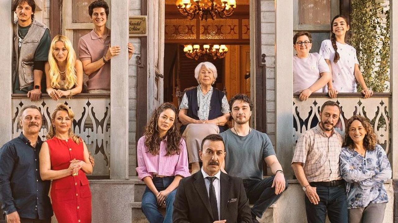 مسلسل السعادة العائلية مترجم